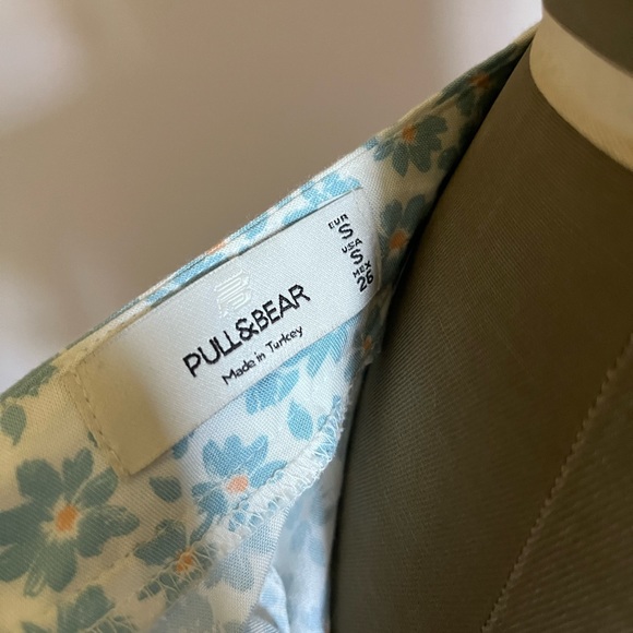 2/$30 Floral mini skirt with front slit high waist - Picture 3 of 4